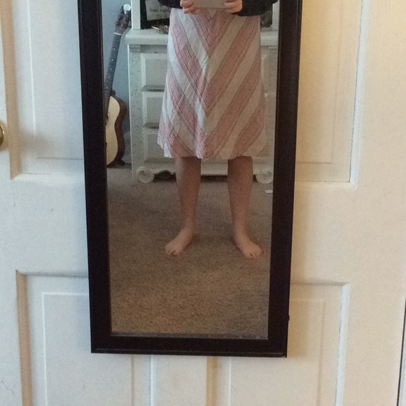 Pink and white skirt - Picture 2 of 4